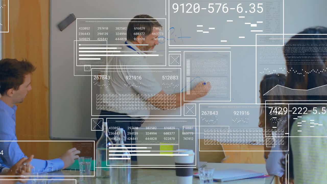 animación del procesamiento de datos financieros sobre diversas personas de negocios en la oficina