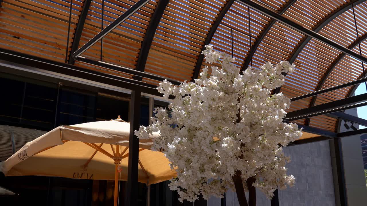 플라스틱으로 만든 인공 식물, 현실적인 잎과 식물