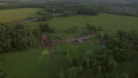 Traffic-on-the-road-in-countryside-aerial-view