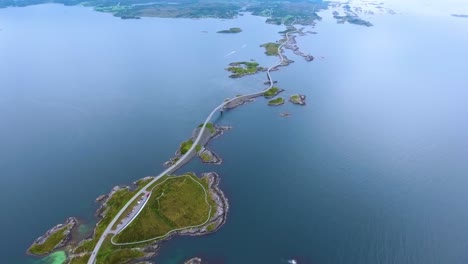 Imágenes-Aéreas-De-La-Carretera-Del-Océano-Atlántico-Noruega