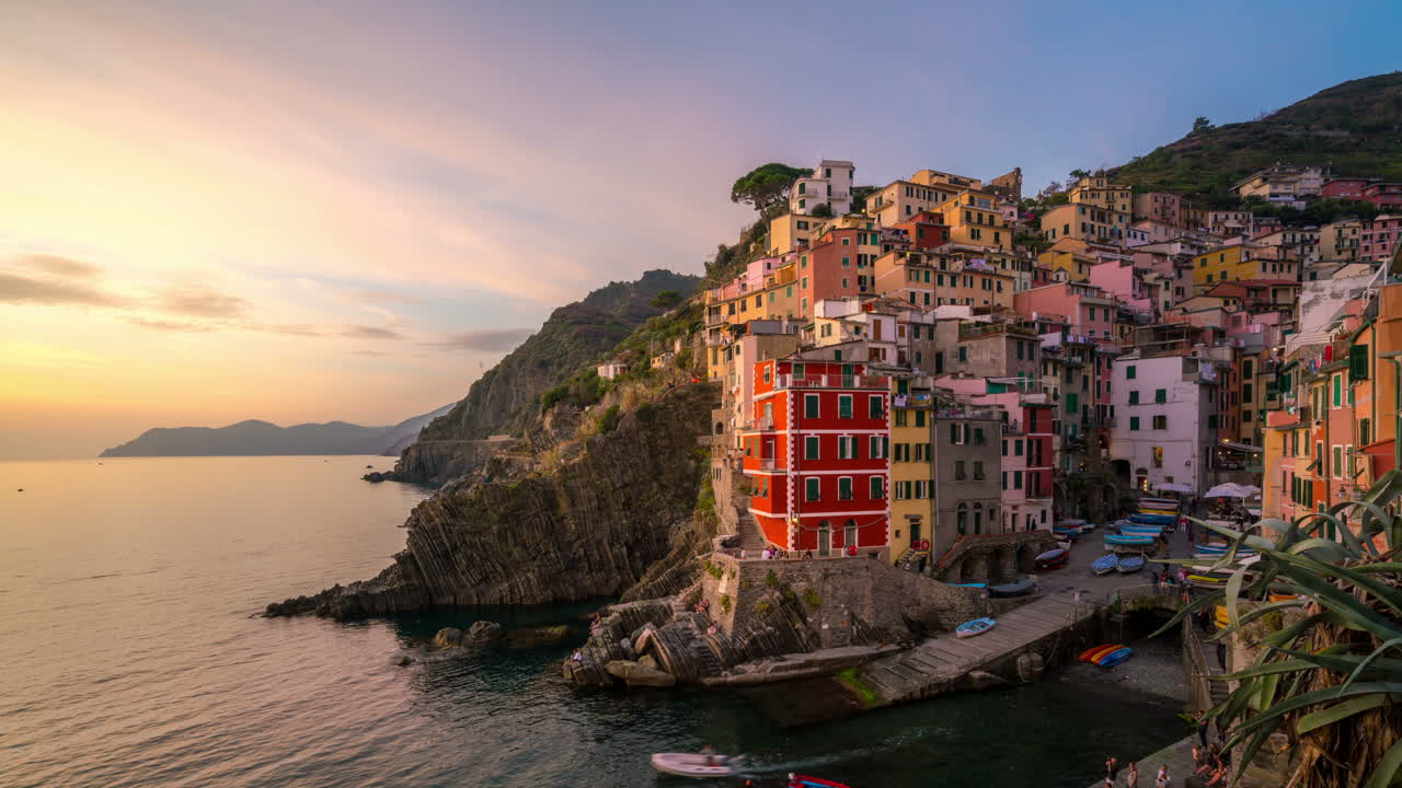 Solnedgang i tidsforløp: Cinque Terre Riomaggiore, Italia