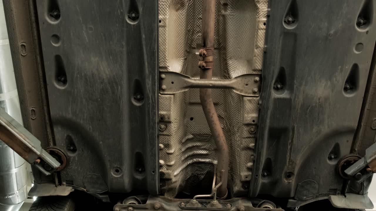 el tren de aterrizaje de un automóvil