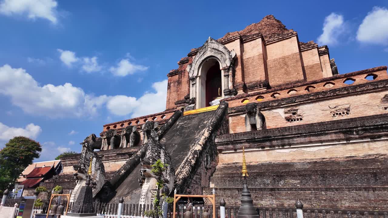 Wat Chedi Luang Chiang Mai Thailand temple pagoda buddhist religious site