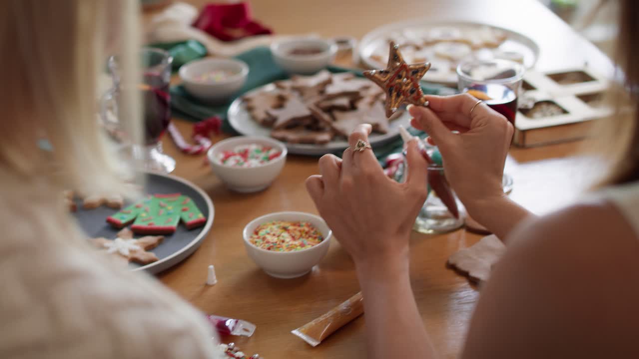 detalle de las galletas de pan de jengibre decoradas