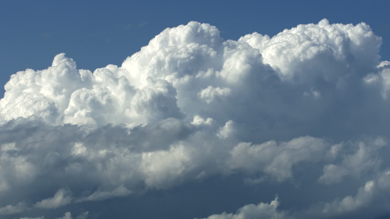 cumulus time lapse that moves with the wind