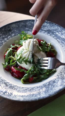 ensalada de burrata con verduras