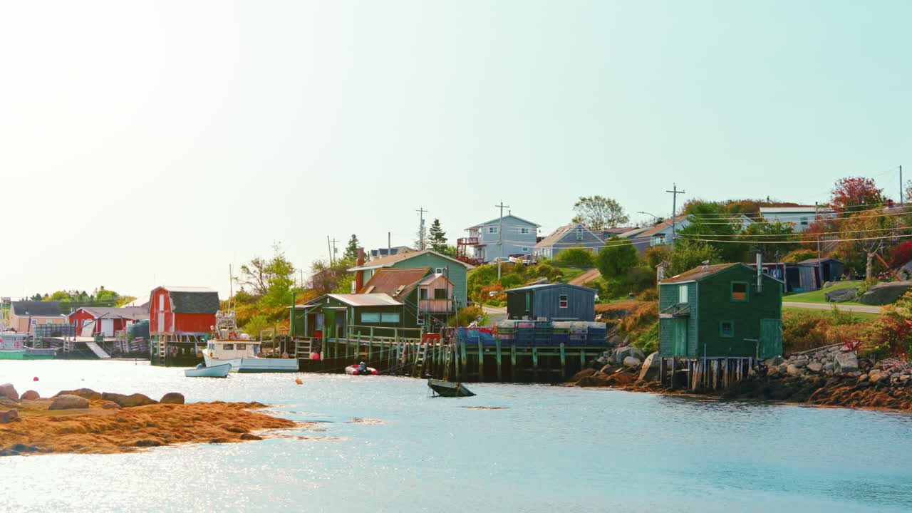 Nova Scotia’s landscapes.
Breathtaking, with rugged coastlines, rolling hills, forests, and charming villages. Stunning views and a perfect blend of nature, beauty, and serenity.