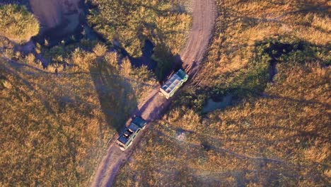 Safari-Vehicles-Driving-Off-road-In-Kenya,-Africa-On-A-Sunny-Day