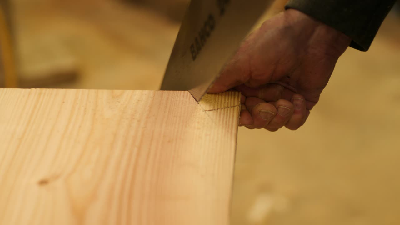 Accurate Corner Cut – Pine Plank Sawing for Shipwright Projects