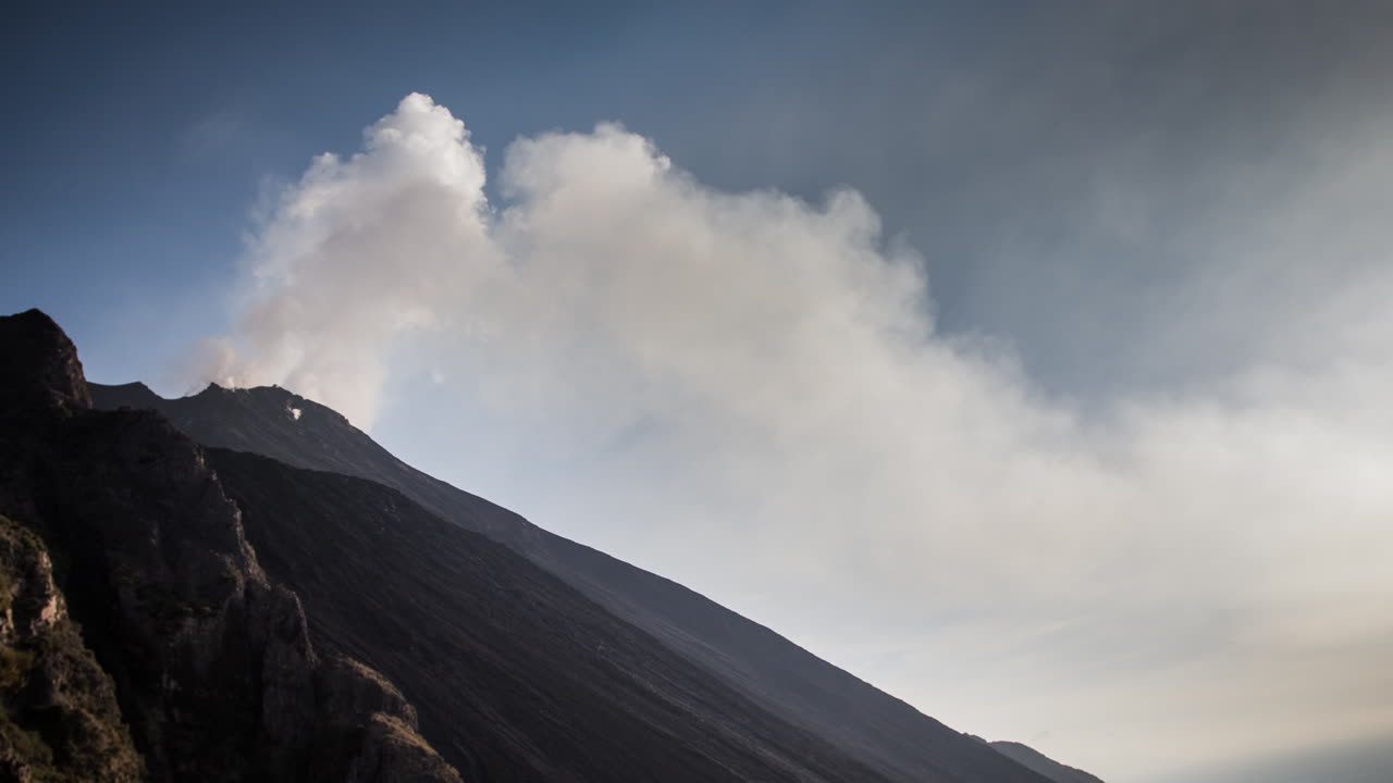 volcán stromboli 4k 36