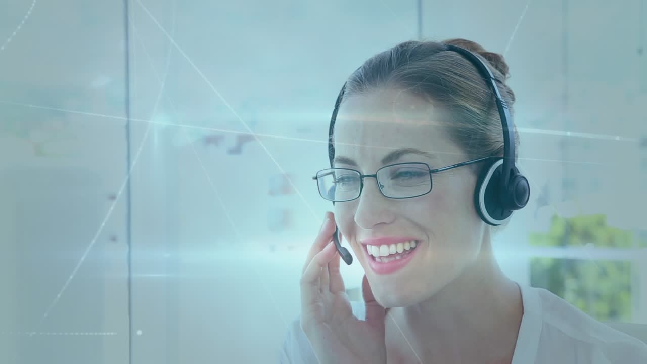 Animazione di una rete di connessioni su donna d'affari caucasica che utilizza un auricolare telefonico