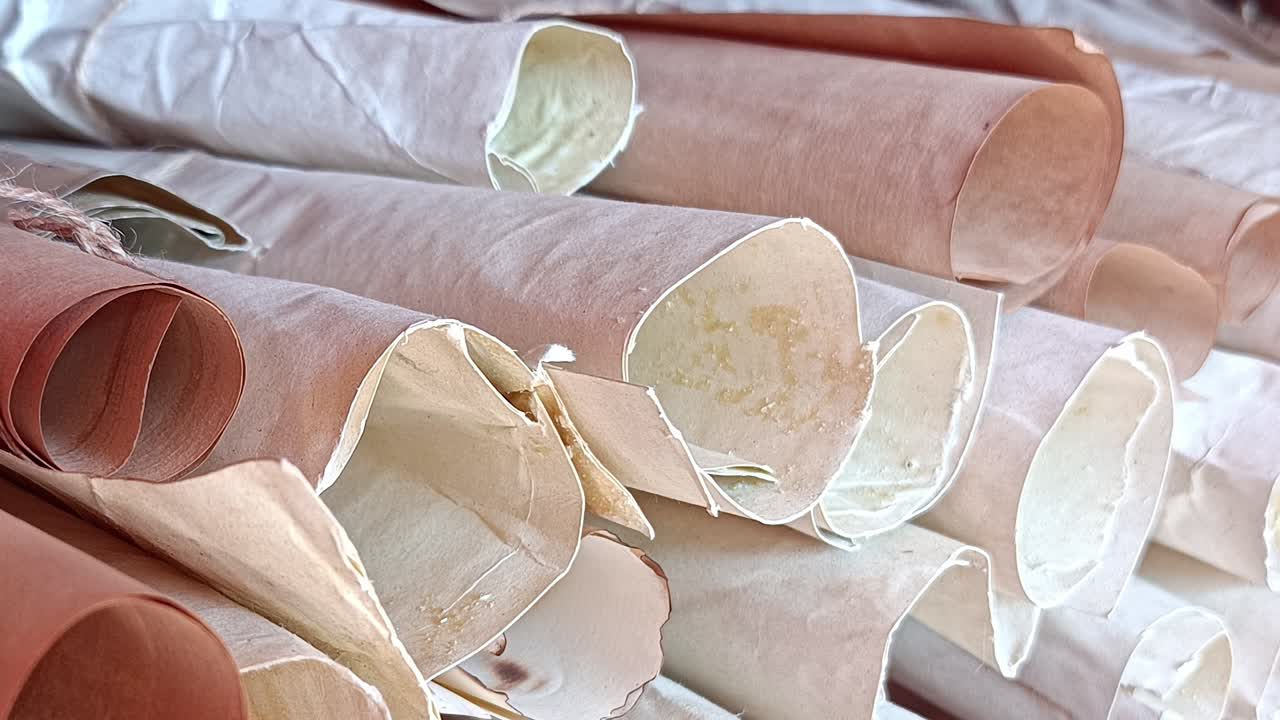 오래된 파피루스 필사본 을 가진 오래된 도서관