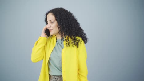 Wütende-Junge-Frau,-Die-Am-Telefon-Spricht.