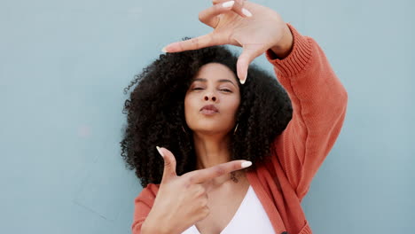 Picture-frame-hands-or-fingers-with-woman-pose