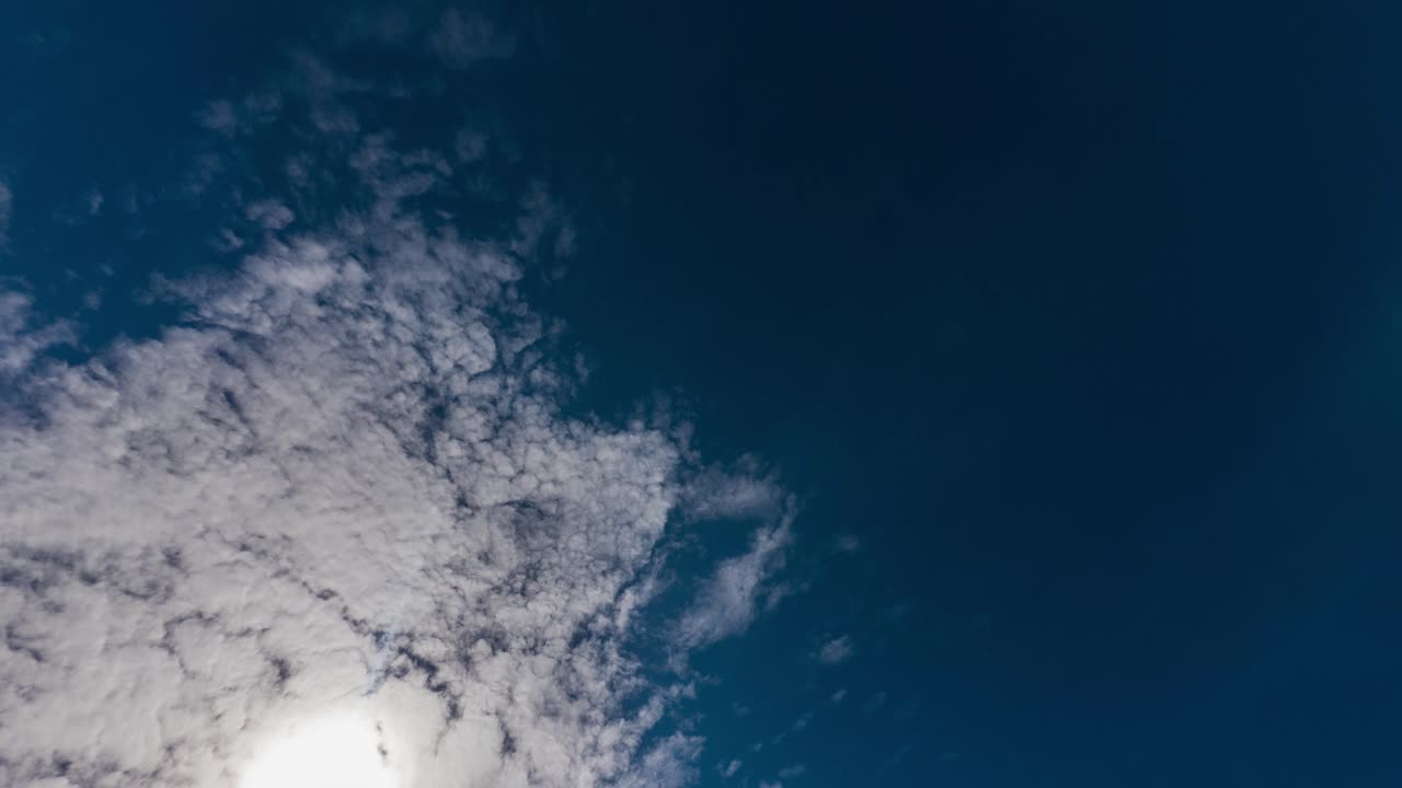 밤이 올 때까지 구름을 움직여