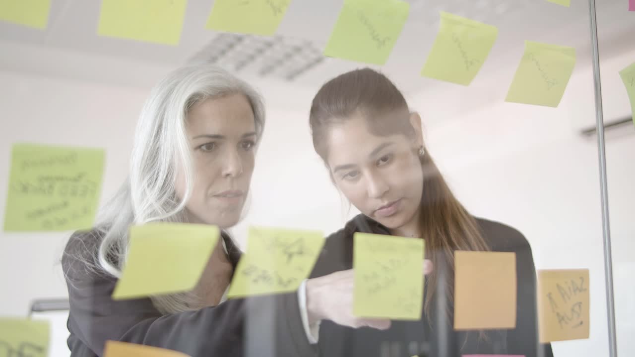 tareas de planificación de mentores y empleados