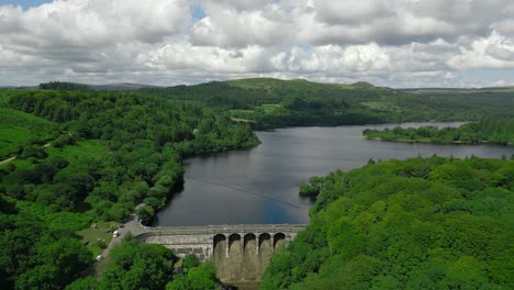 An-aerial-drone-shot-of-Burrator-Reservoir-Dam-at-Dartmoor-National-Park,-Devon