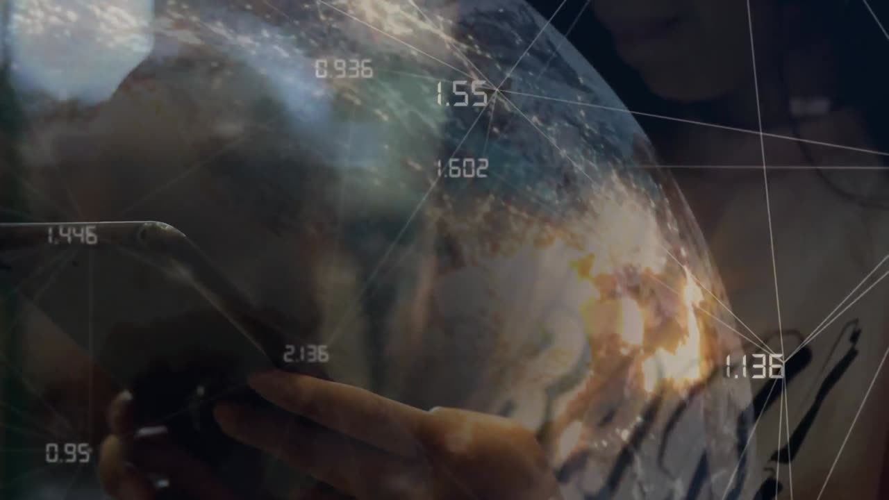 animación de la red de conexiones con procesamiento de datos y globo sobre escolar biracial