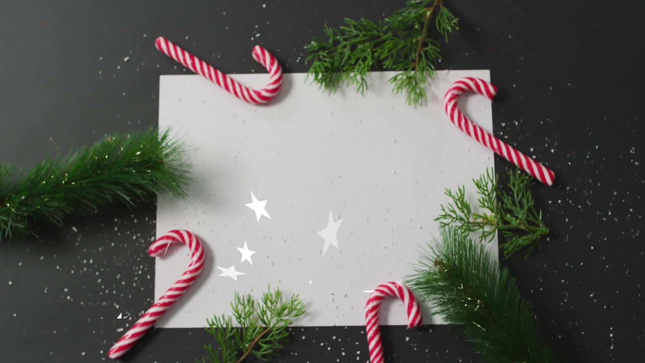 animación de papel blanco con espacio de copia y decoraciones navideñas sobre fondo negro