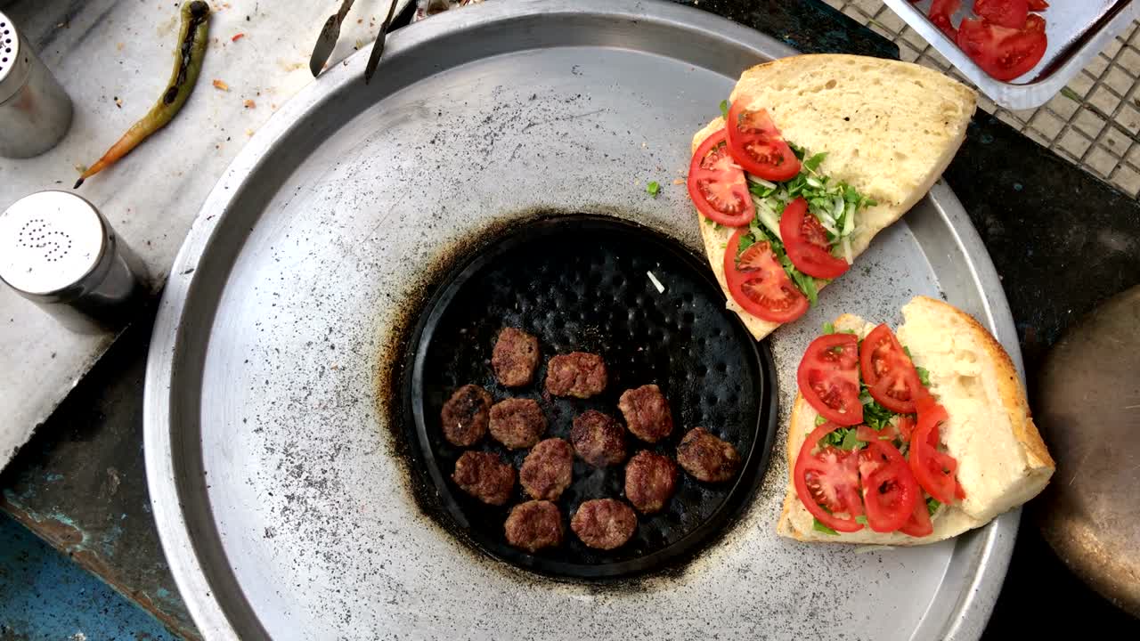 albóndigas de carne al estilo turco al aire libre