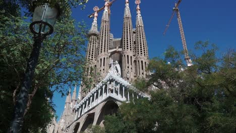 la sagrada familia en barcelona, españa