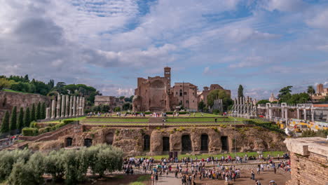 Colina-Palatina-En-La-Antigua-Ciudad-Romana,-Cerca-Del-Coliseo-En-La-Parte-Antigua-De-Roma,-Italia