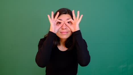 Woman-Hand-Glasses