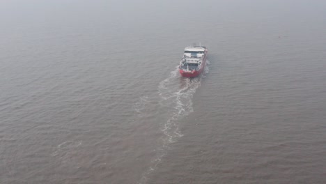 Disparo-De-Dron-Hacia-Mumbai-A-Mandwa-Car-Ferry-India