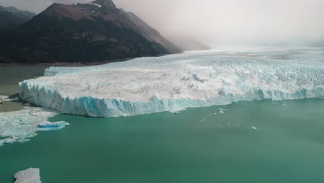 Drohnenaufnahmen-Vom-Perito-Moreno,-Dem-Berühmtesten-Gletscher-Der-Welt