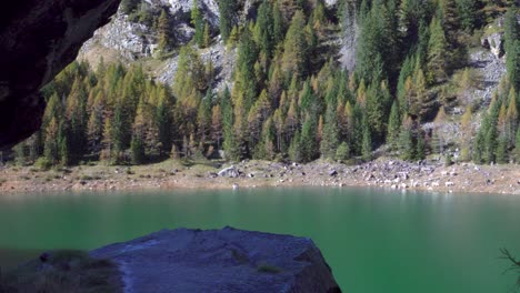 Vista-De-Parte-Del-Lago-Campliccioli-En-El-Parque-Natural-Del-Valle-De-Antrona-En-La-Provincia-De-Verbano-cusio-ossola-En-Piamonte,-Italia