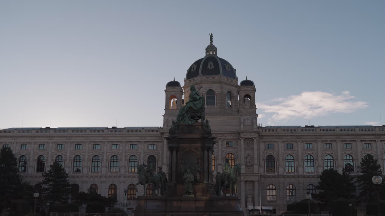 Kunsthistorisches Museum and Maria Theresa monument