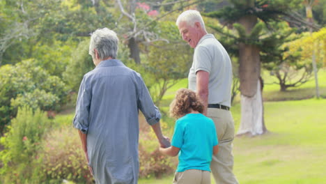 Abuelo-Feliz-Con-Su-Nieta-