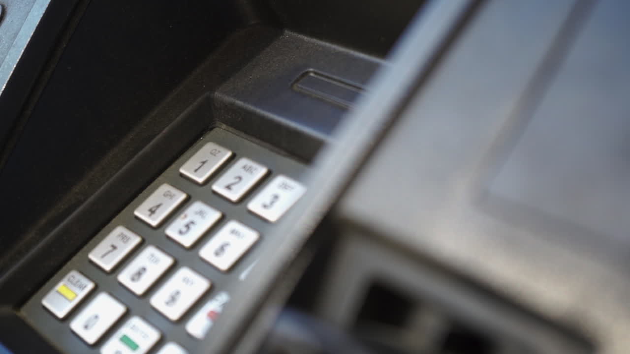 Inclinazione verso il basso sul tastierino numerico della carta di credito