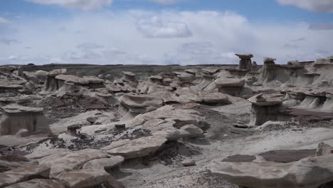 árido-Paisaje-Desértico-Seco-Y-Formaciones-Naturales-De-Arenisca-Del-Desierto-De-Bisti-De-na-zin,-Nuevo-México,-Ee.uu.,-Panorama