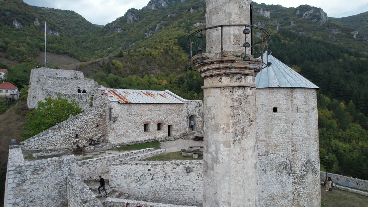 el castillo de travnik en la mezquita