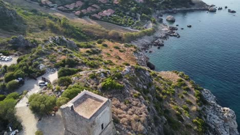 La-Torre-Bennistra-Di-Scopello---Torre-Bennistra-Situada-En-El-Pueblo-Costero-De-Scopello-Cerca-De-La-Reserva-Natural-Zingaro-En-Trapani,-Sicilia,-Italia