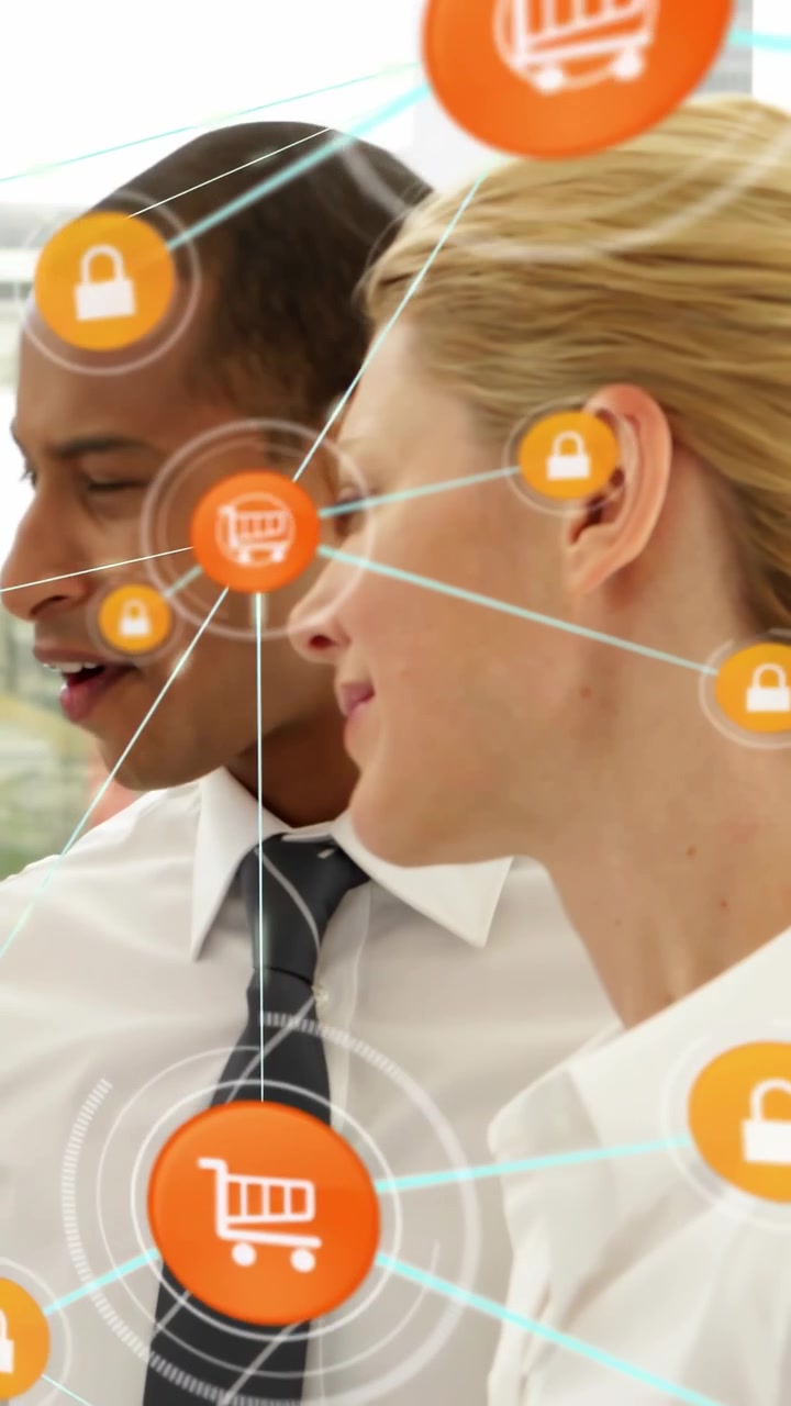 Video verticale: Due professionisti del business che guardano una demo, con icone di lucchetto e carrello che appaiono su di loro, collegando una rete sicura