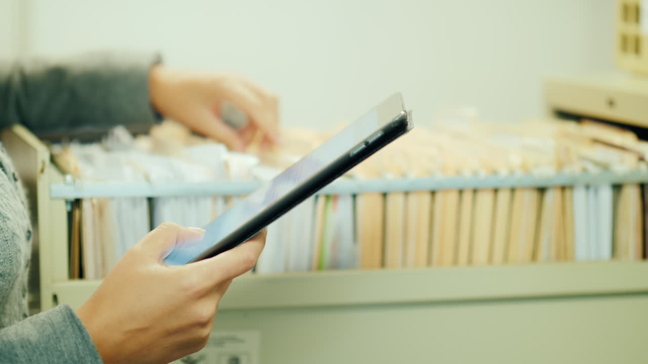 종이 문서를 태블릿으로 분류