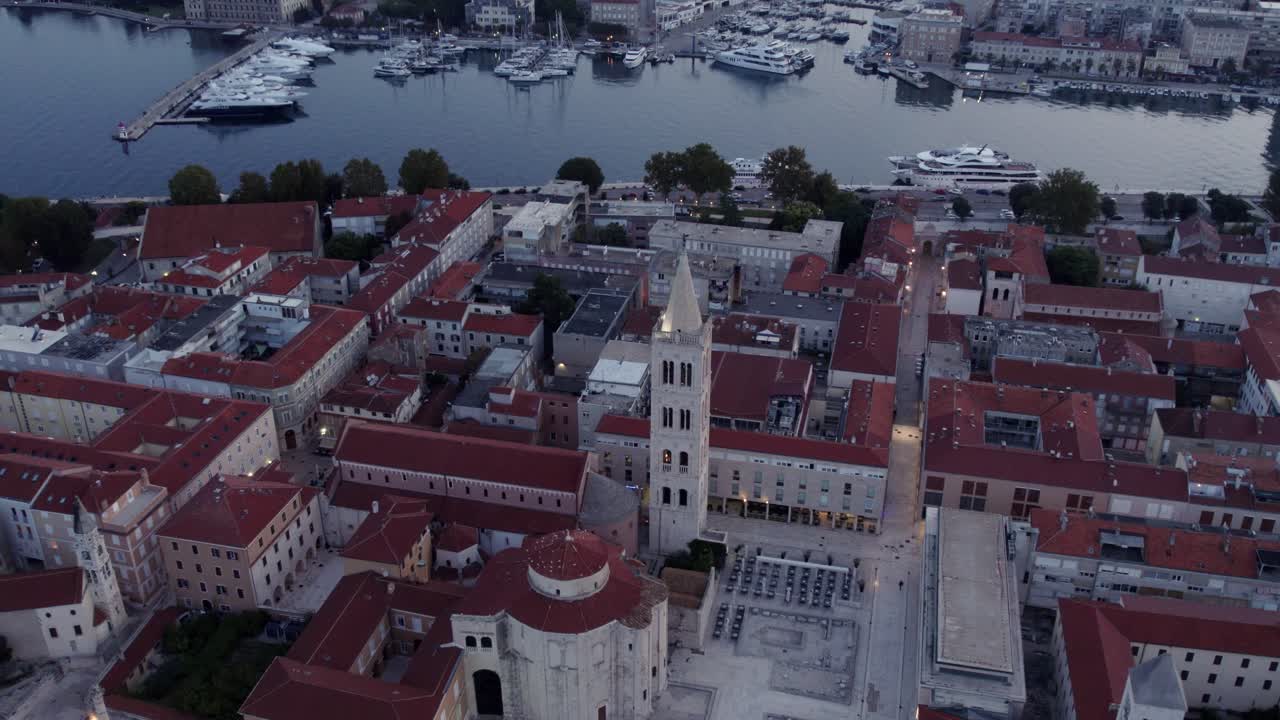 Porto storico di Zara alle prime luci