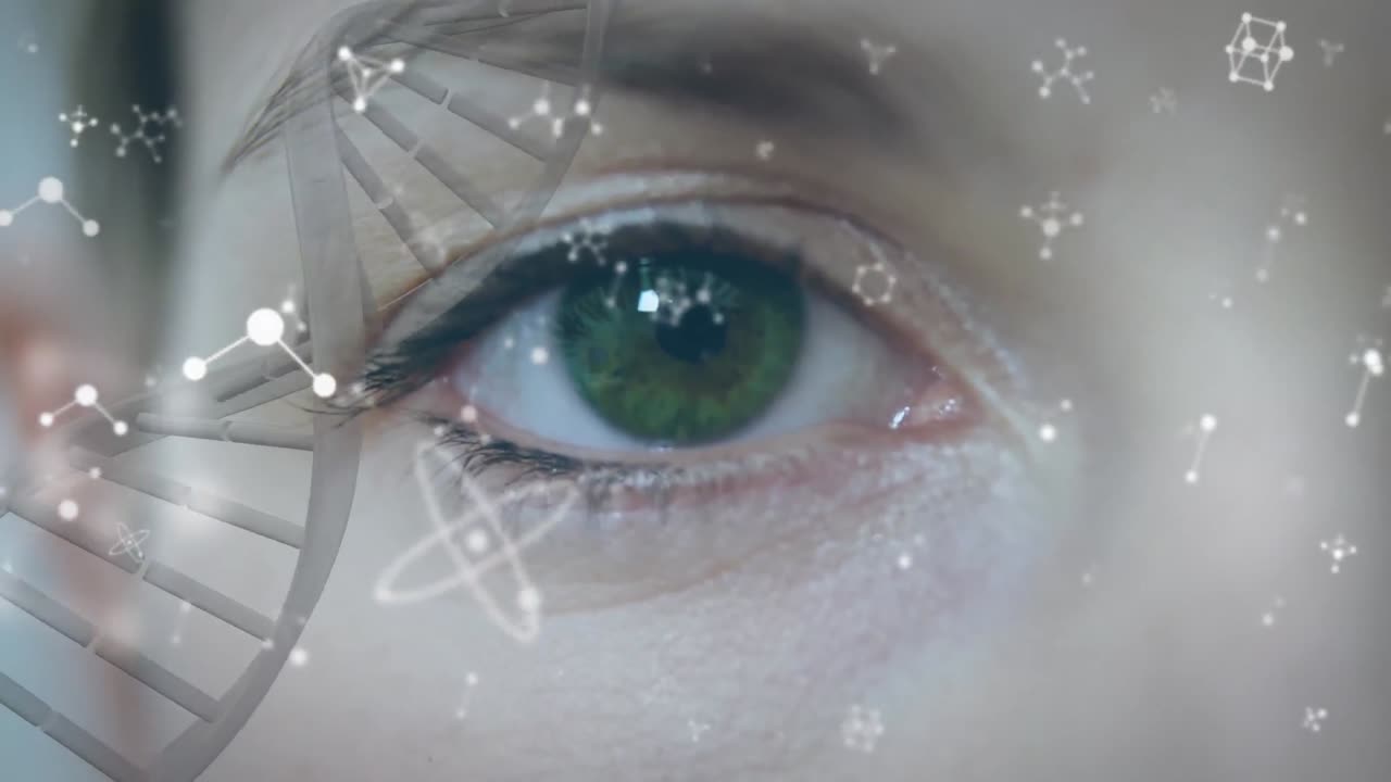 animación de cadena de adn y moléculas sobre el ojo de una mujer caucásica