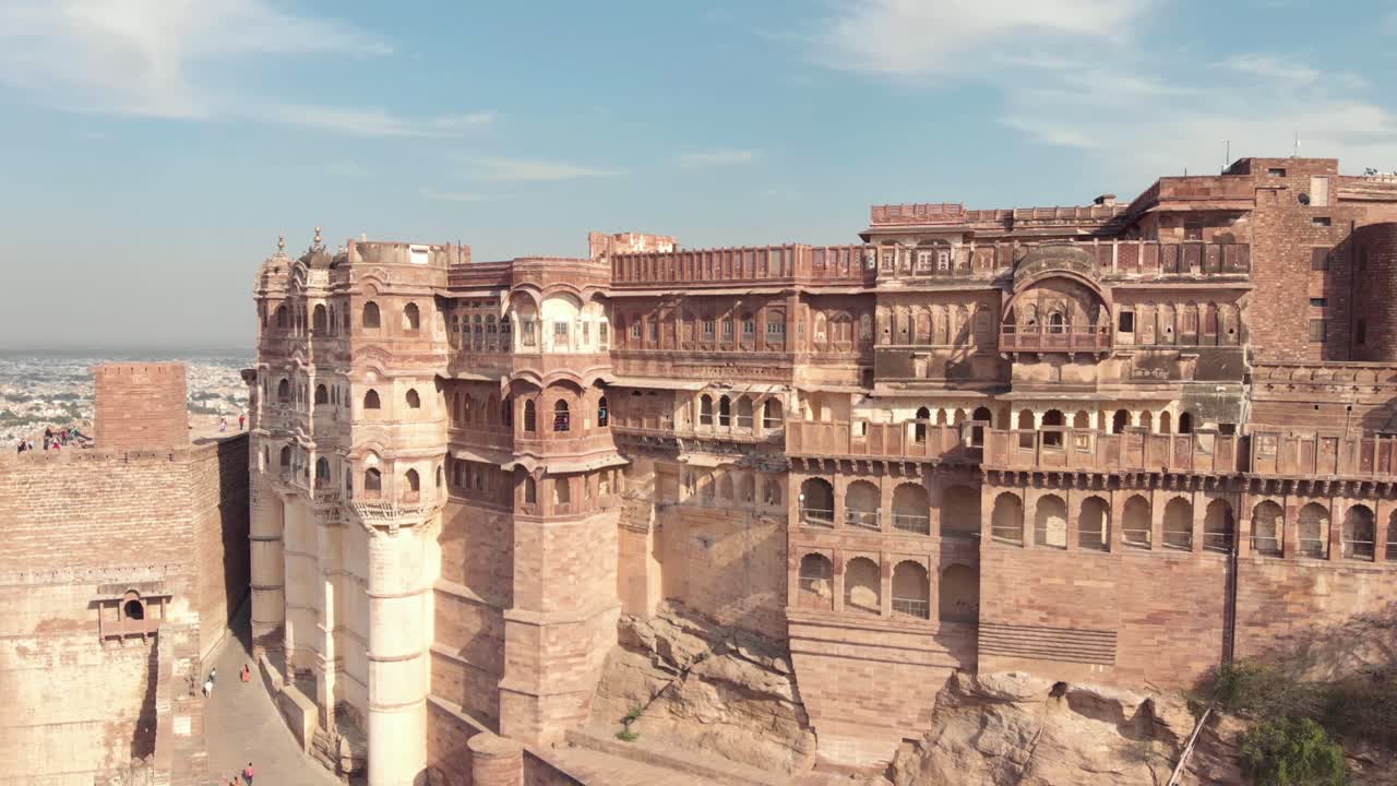 majestuoso exterior del fuerte y museo de mehrangarh, jodhpur india