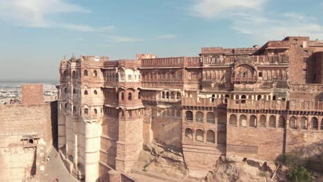 Stately-exterior-of-Mehrangarh-Fort-And-Museum,-Jodhpur-India