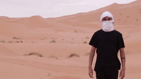medium shot : man in the desert of morocco