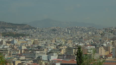 vista panorámica de la ciudad de atenas con edificios densos