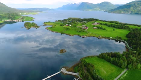 Imágenes-Aéreas-Hermosa-Naturaleza-Noruega.