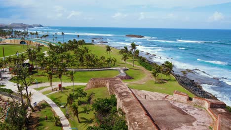 Hermosa-Playa-Cerca-Del-Viejo-San-Juan,-Puerto-Rico-Post-Huracán-Maria