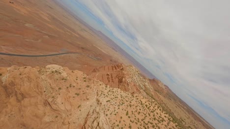 Fpv-Aéreo,-Acantilados-De-Roca-Roja-De-Antelope-Pass-Vista-En-Arizona