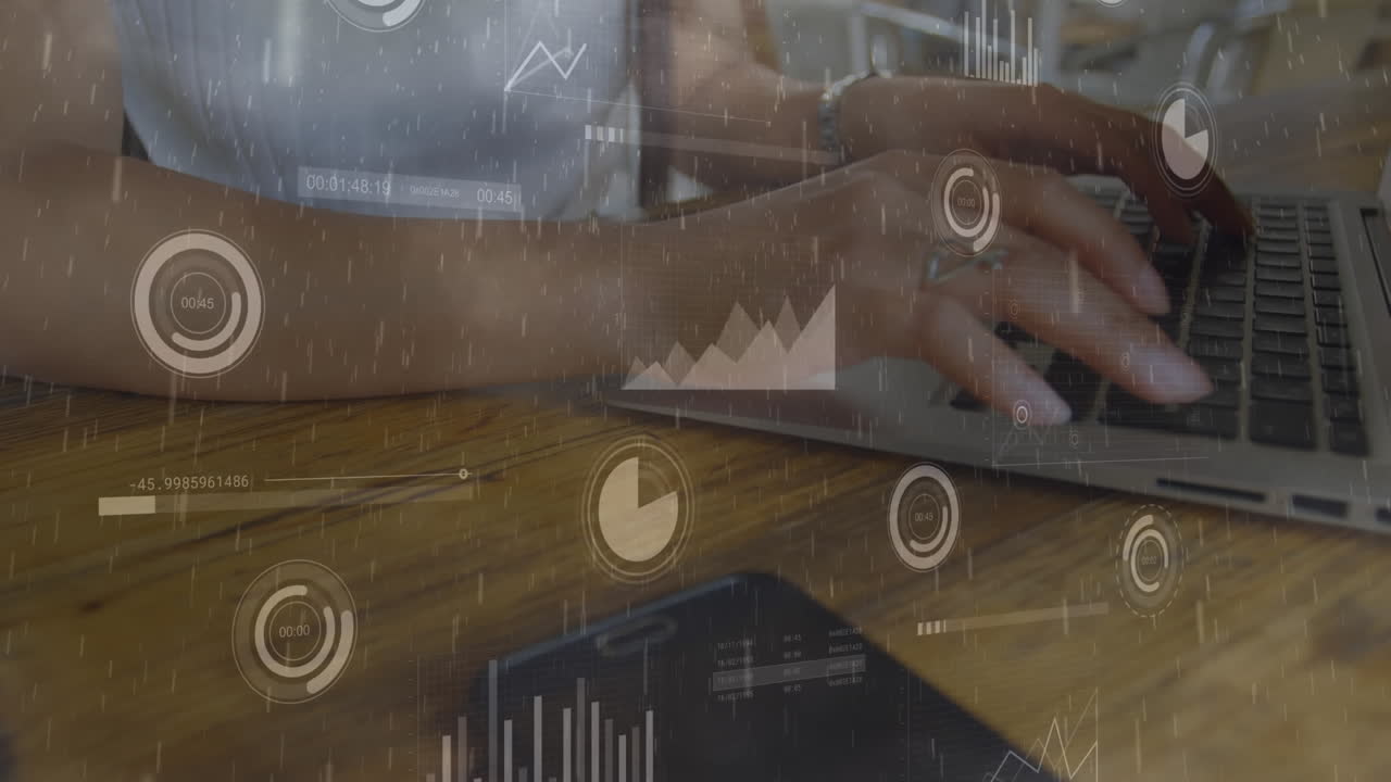 animación del procesamiento de datos con las manos utilizando una computadora portátil