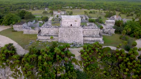 Zona-Arqueologica-Tulum-Mexico,-Mar-Caribe,-Playa,-Vista-Aerea