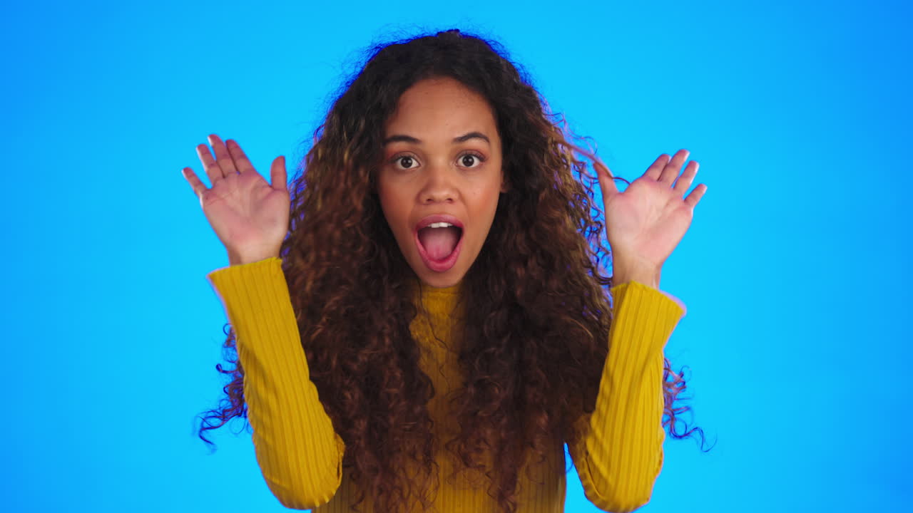 cara graciosa, humor y bromas con una mujer